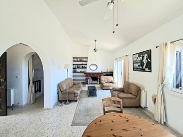 c4696a55-8940-44b7-b540-b69821389073