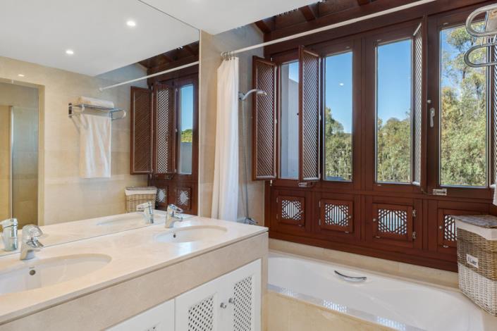 Image No.18-3 Bed Apartment for sale