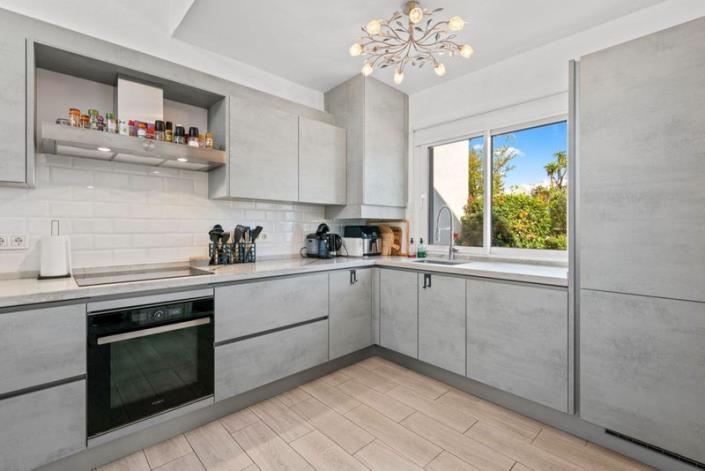 Image No.3-4 Bed Townhouse for sale