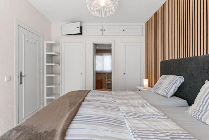 Image No.15-4 Bed Townhouse for sale