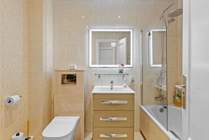 Image No.16-4 Bed Townhouse for sale