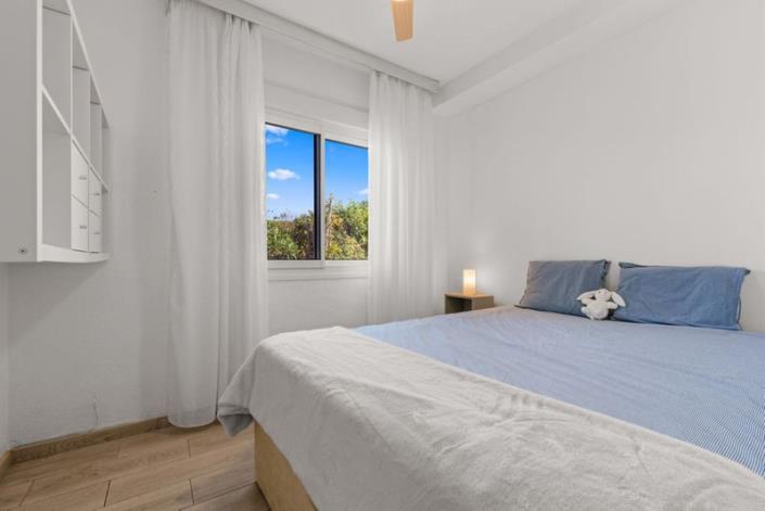 Image No.17-4 Bed Townhouse for sale