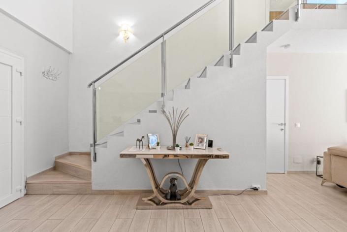 Image No.25-4 Bed Townhouse for sale