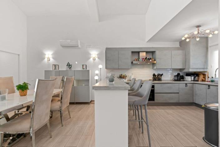 Image No.26-4 Bed Townhouse for sale