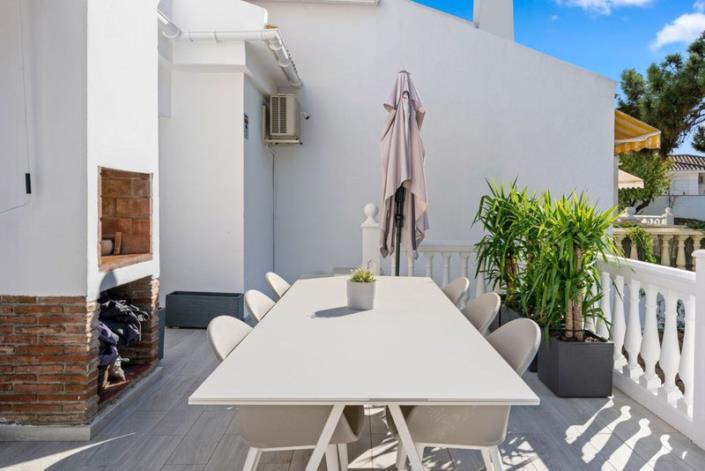 Image No.28-4 Bed Townhouse for sale