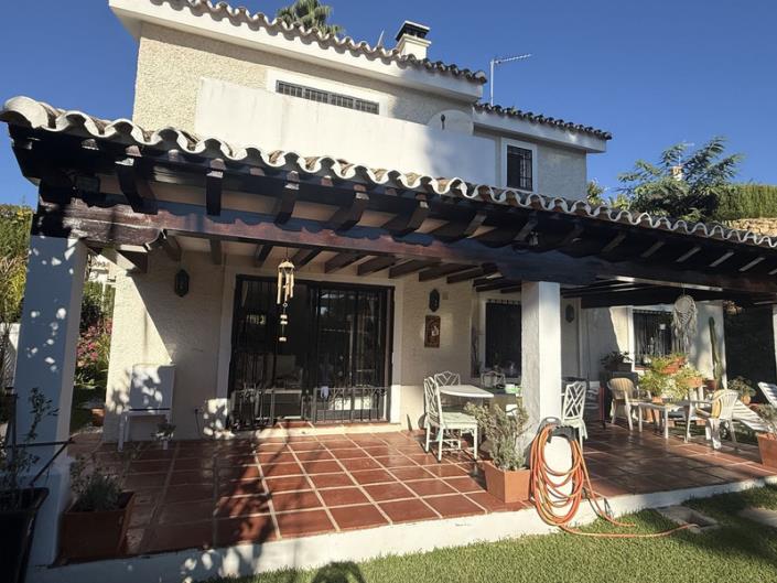 Image No.12-4 Bed Villa / Detached for sale