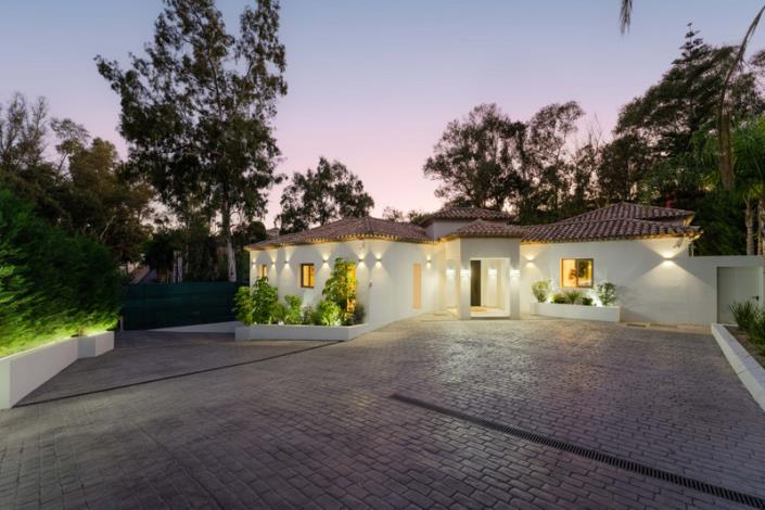 Image No.2-5 Bed Villa / Detached for sale