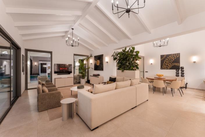 Image No.45-5 Bed Villa / Detached for sale