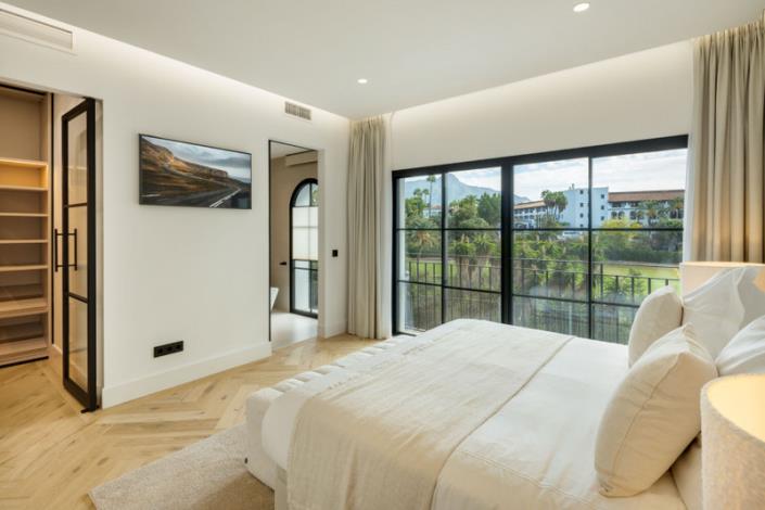 Image No.22-5 Bed Villa / Detached for sale