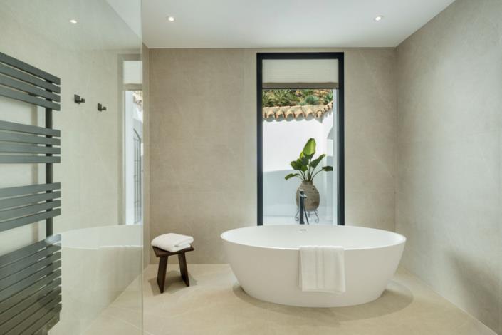 Image No.29-5 Bed Villa / Detached for sale