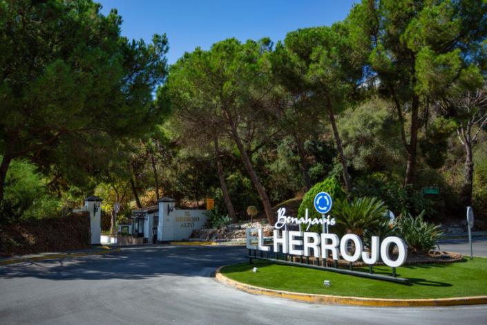 Image No.42-5 Bed Villa / Detached for sale