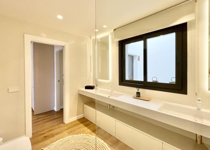 Image No.20-3 Bed Townhouse for sale