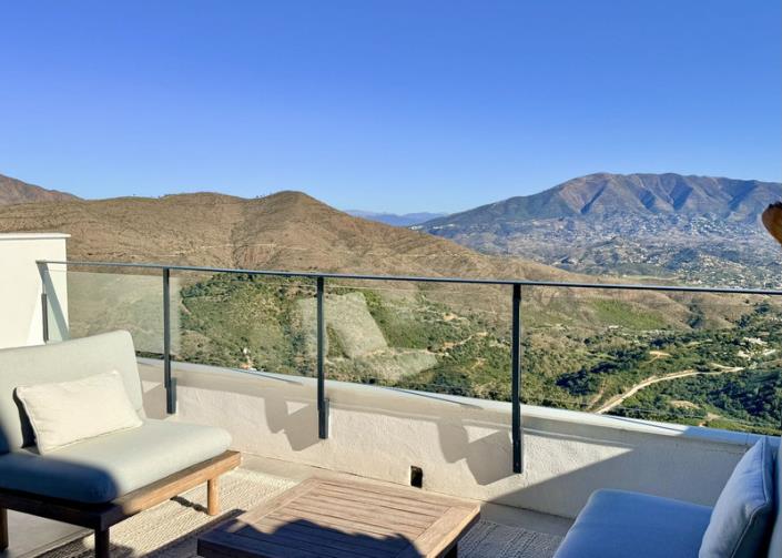 Image No.31-3 Bed Townhouse for sale