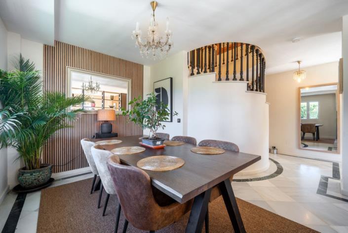 Image No.8-6 Bed Villa / Detached for sale