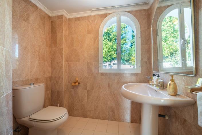 Image No.10-6 Bed Villa / Detached for sale