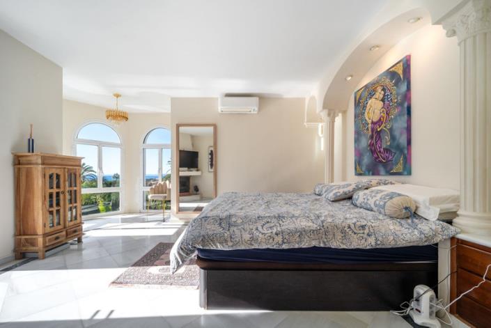 Image No.13-6 Bed Villa / Detached for sale