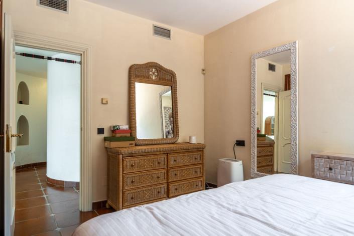 Image No.18-6 Bed Villa / Detached for sale