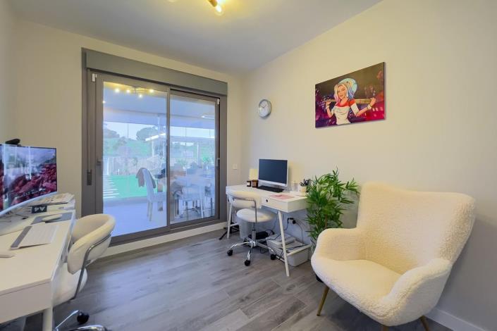 Image No.25-3 Bed Apartment for sale