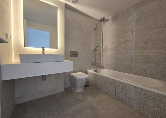 Image No.8-3 Bed Semi-Detached for sale