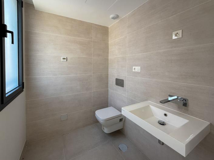 Image No.30-3 Bed Townhouse for sale