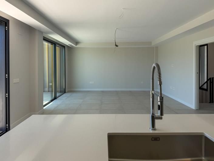 Image No.31-3 Bed Townhouse for sale