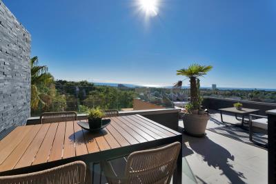 10-bb915d1cb19341576dcdc994b81ab9c5