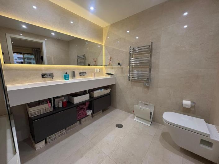 Image No.18-4 Bed Apartment for sale