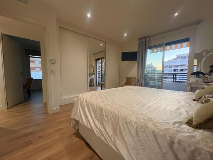 Image No.24-4 Bed Apartment for sale