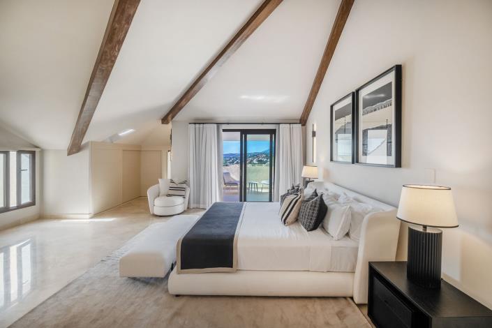 Image No.4-4 Bed Apartment for sale