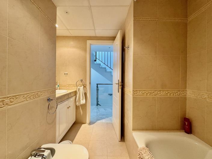 Image No.11-3 Bed Semi-Detached for sale