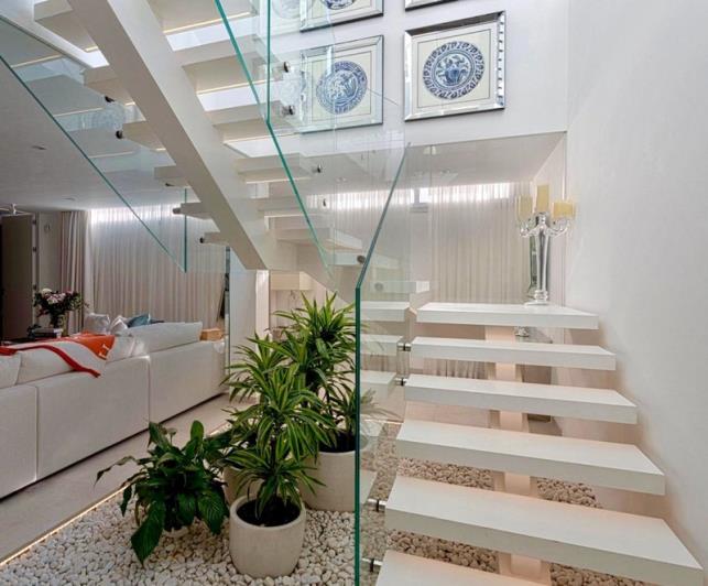 Image No.9-6 Bed Villa / Detached for sale