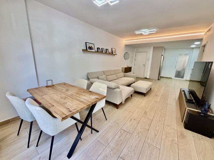 Image No.4-4 Bed Apartment for sale