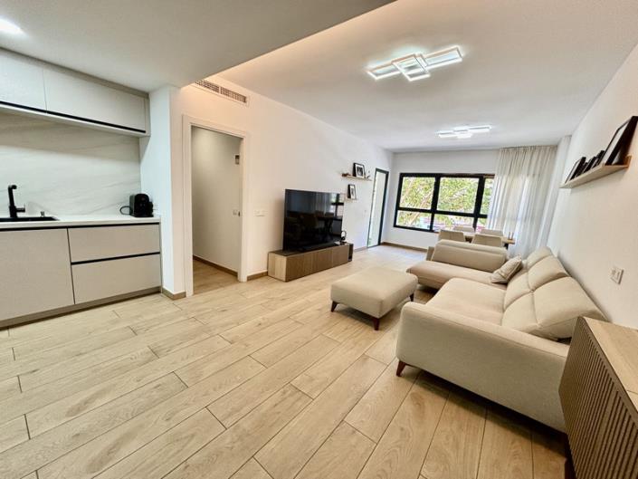 Image No.6-4 Bed Apartment for sale