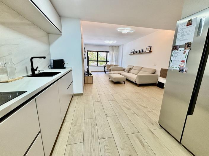 Image No.10-4 Bed Apartment for sale