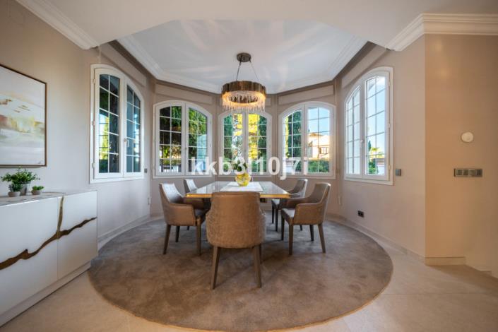 Image No.2-5 Bed Villa / Detached for sale