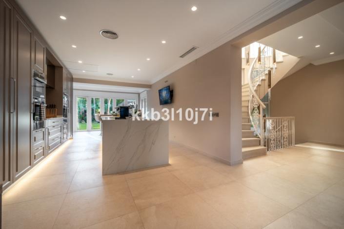 Image No.6-5 Bed Villa / Detached for sale