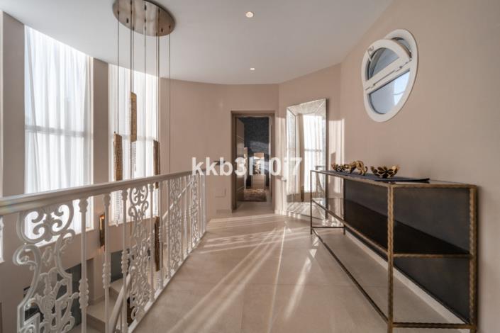 Image No.9-5 Bed Villa / Detached for sale