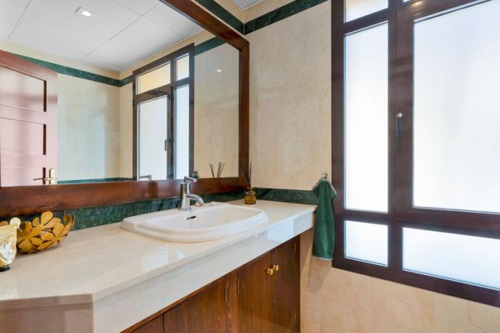 Image No.11-4 Bed Villa / Detached for sale