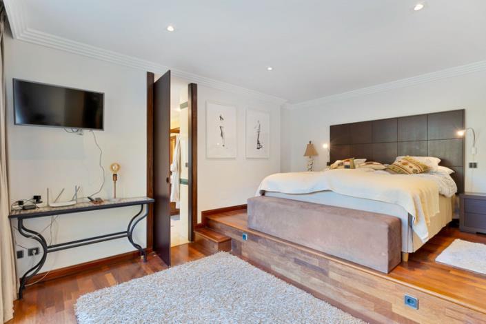 Image No.12-4 Bed Villa / Detached for sale