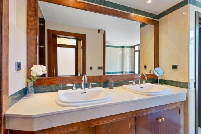 Image No.22-4 Bed Villa / Detached for sale