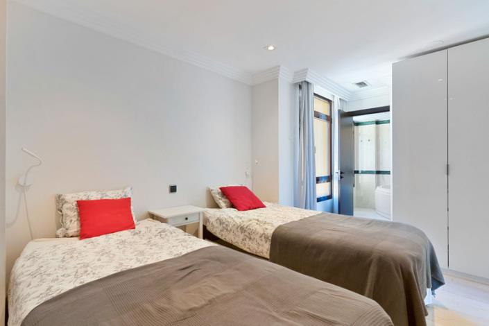 Image No.23-4 Bed Villa / Detached for sale