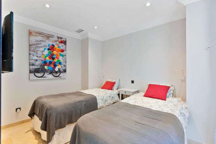 Image No.24-4 Bed Villa / Detached for sale