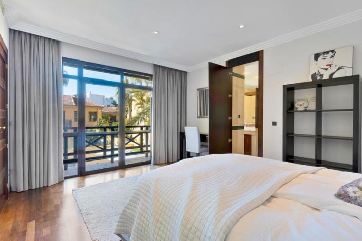 Image No.25-4 Bed Villa / Detached for sale