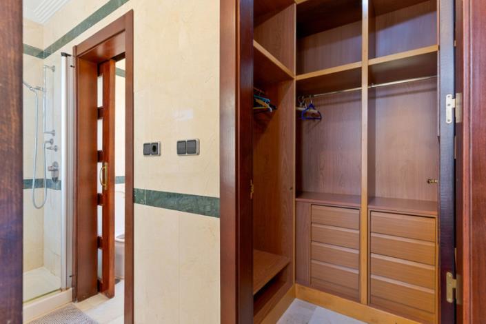 Image No.28-4 Bed Villa / Detached for sale