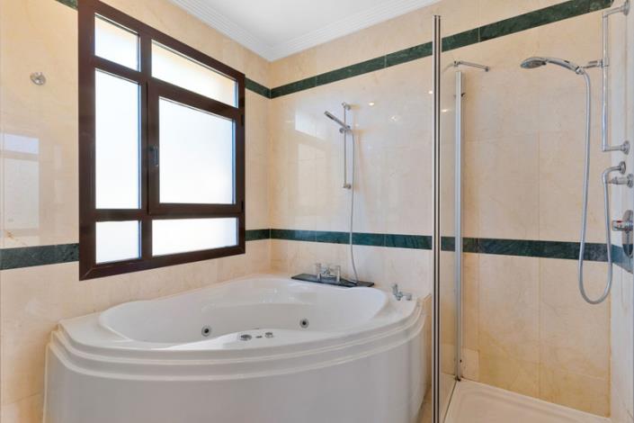 Image No.30-4 Bed Villa / Detached for sale