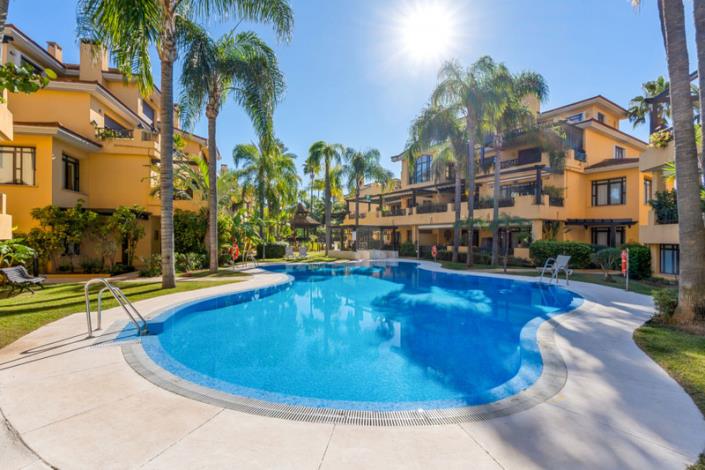 Image No.39-4 Bed Villa / Detached for sale