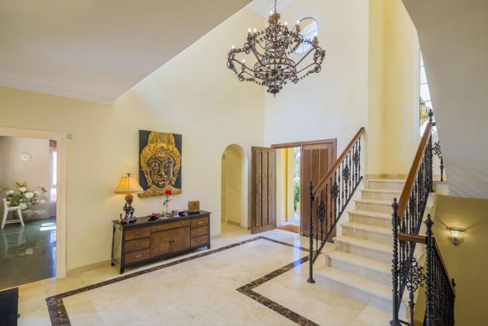 Image No.1-4 Bed Villa / Detached for sale