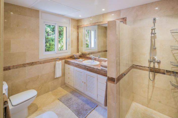 Image No.8-4 Bed Villa / Detached for sale