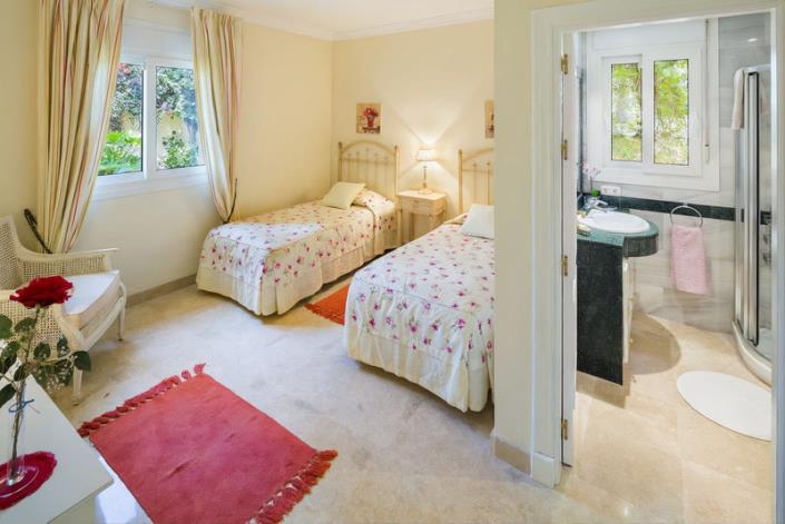 Image No.9-4 Bed Villa / Detached for sale