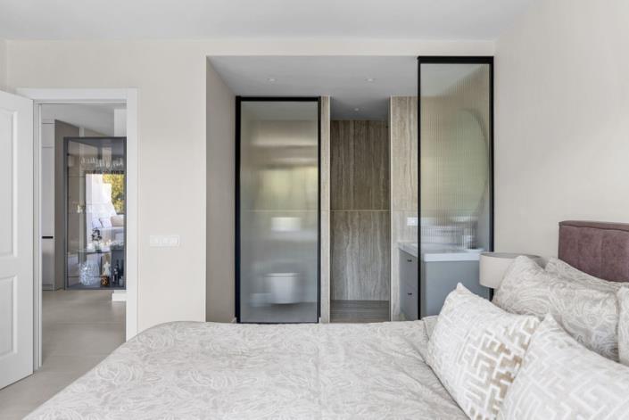 Image No.10-3 Bed Apartment for sale